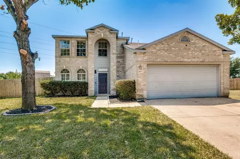 5011 Steeple Chase Ct, Grand Prairie, TX 75052