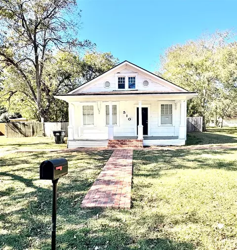 510 S 10th Ave, Teague, TX 75860
