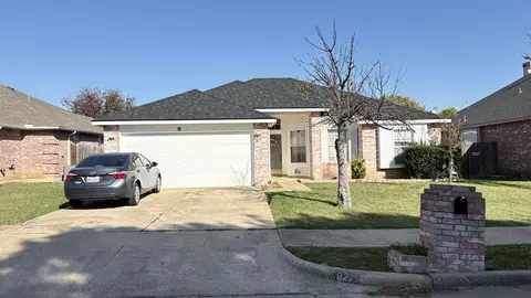 927 Rio Vista Ln, Arlington, TX 76017