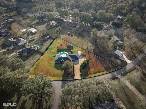 201 Rolling Meadows Ln, Bossier City, LA 71112