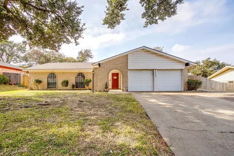 6820 Whitman Ave, Fort Worth, TX 76133