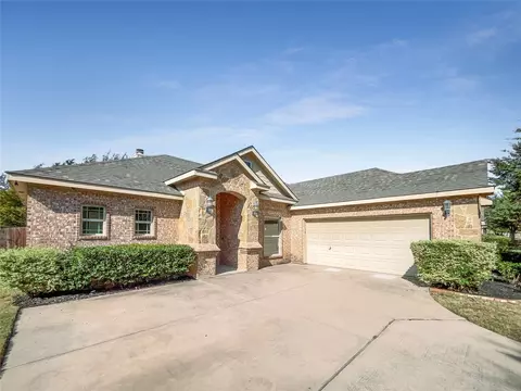 125 Hickory Creek Dr, Red Oak, TX 75154