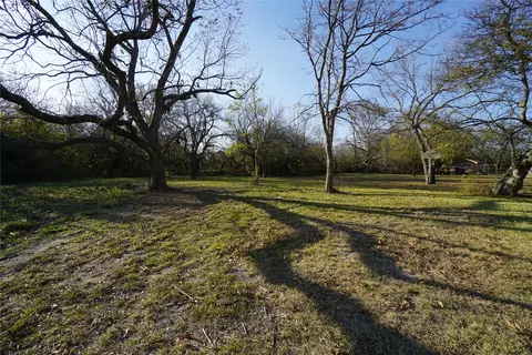 1227 Maple St, Bonham, TX 75418