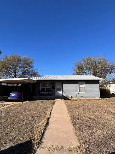 129 Roselawn St, Coleman, TX 76834