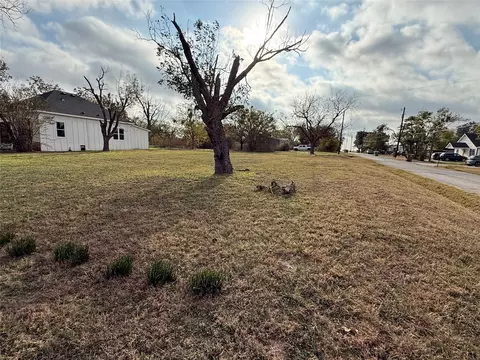 400 Charles St, Riesel, TX 76682