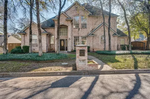 8720 Racquet Club Dr, Fort Worth, TX 76120