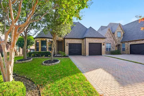 8420 Town Walk Dr, North Richland Hills, TX 76182