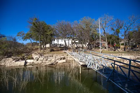 293 Pam Dr, Chico, TX 76431