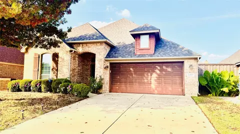 8105 Winter Falls Trl, Hurst, TX 76053