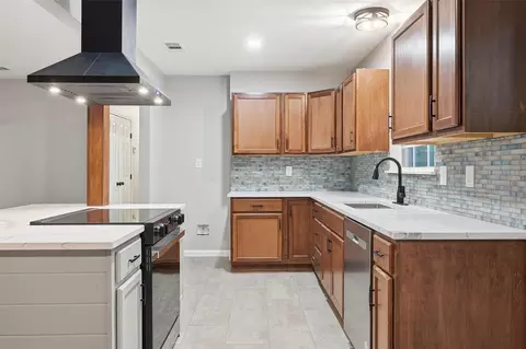 Kitchen - 1025 Harris Dr, Euless, TX 76039 photo 3 of 5