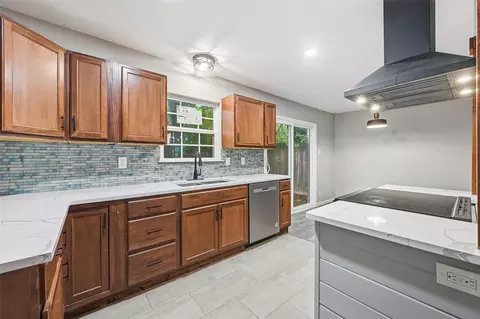 Kitchen - 1025 Harris Dr, Euless, TX 76039 photo 2 of 5