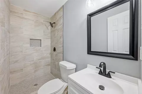 Bath - 1025 Harris Dr, Euless, TX 76039 photo 1 of 2