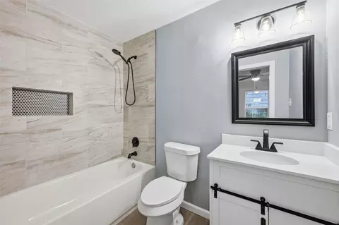 Bath - 1025 Harris Dr, Euless, TX 76039 photo 2 of 2