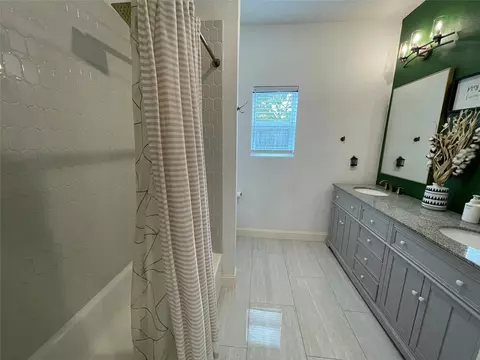 Bath - 1909 Willowcrest Loop, Denton, TX 76205 photo 5 of 6