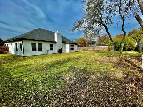 Exterior - 1909 Willowcrest Loop, Denton, TX 76205 photo 4 of 5