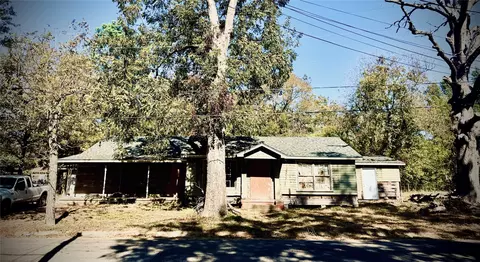 2250 W Kaufman St, Paris, TX 75460