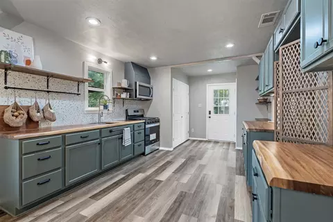 Kitchen - 3113 N 27 St, Waco, TX 76708 photo 2 of 3