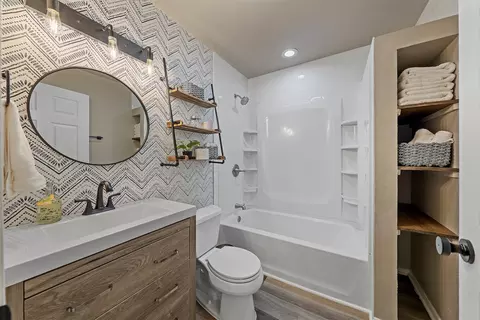 Bath - 3113 N 27 St, Waco, TX 76708 photo 1 of 1