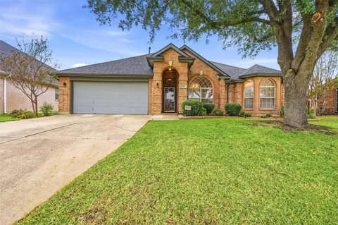 605 Kingfisher Ln, Arlington, TX 76002