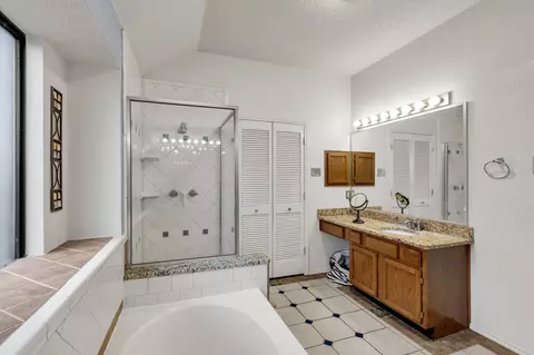 Bath - 8405 Spinnaker Cv, Rowlett, TX 75089 photo 3 of 4