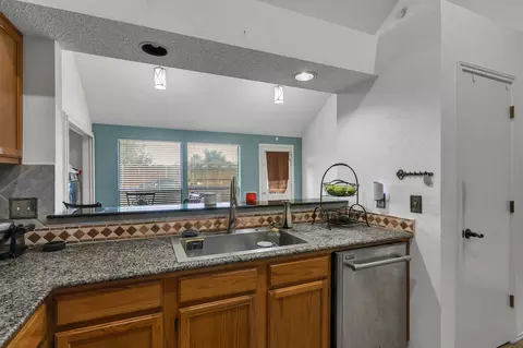 Kitchen - 8405 Spinnaker Cv, Rowlett, TX 75089 photo 3 of 3