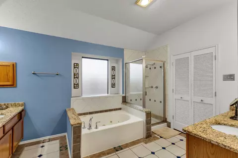 Bath - 8405 Spinnaker Cv, Rowlett, TX 75089 photo 1 of 4