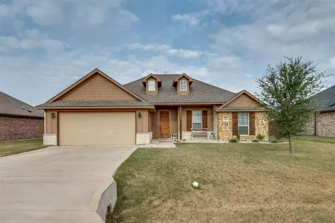 300 Cherry Point Dr, Palmer, TX 75152