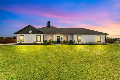 1072 Justin Dr, Springtown, TX 76082