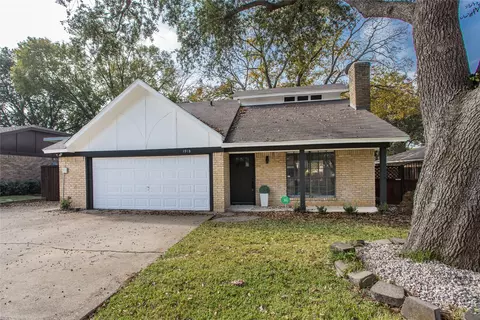 1918 Longmeadow Dr, Arlington, TX 76015