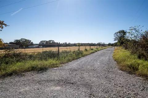 738 Orchard Rd, Bowie, TX 76230