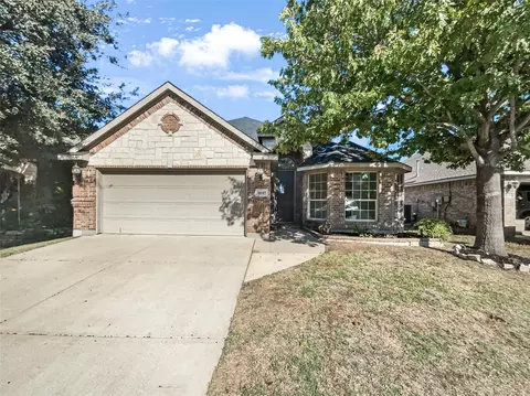 4645 Golden Yarrow Dr, Fort Worth, TX 76244