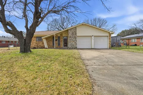 405 Marion Ln, Burleson, TX 76028