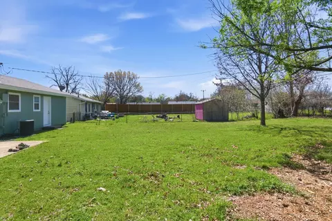 Exterior - 809 Milam Dr, Euless, TX 76039 photo 5 of 7