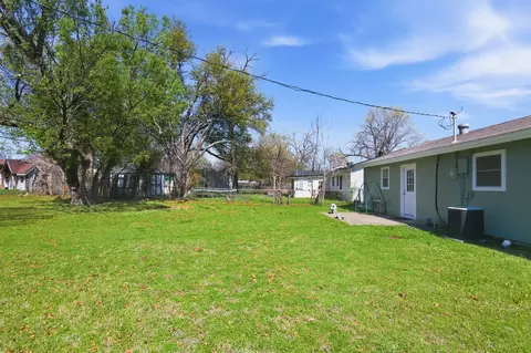 Exterior - 809 Milam Dr, Euless, TX 76039 photo 3 of 7