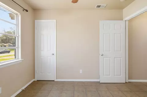 Bedroom - 809 Milam Dr, Euless, TX 76039 photo 3 of 6