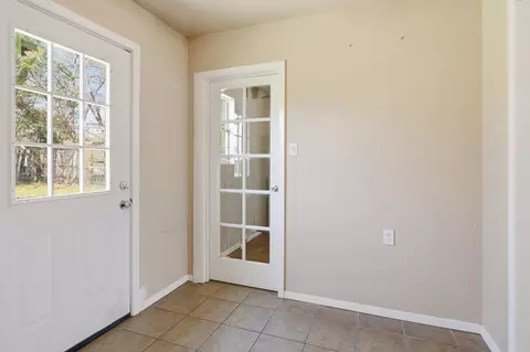 Entry Way - 809 Milam Dr, Euless, TX 76039 photo 2 of 4