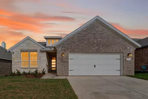 3521 Helena St, Gainesville, TX 76240