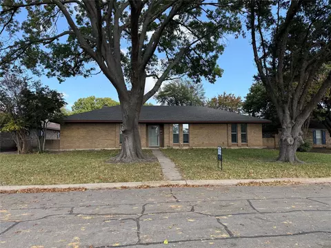 903 Emerson Dr, Allen, TX 75002