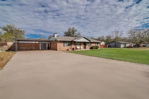 6207 Creek Crossing Rd, Alvarado, TX 76009