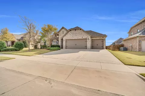 618 Lonesome Dove Dr, Midlothian, TX 76065