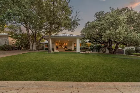 5849 Merrymount Rd, Westover Hills, TX 76107