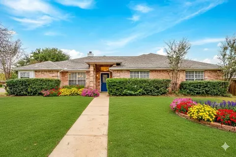 701 Stonebrooke Dr, Burleson, TX 76028