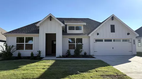1161 Keystone Dr, Granbury, TX 76048