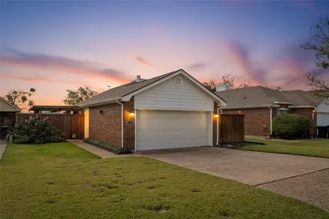10705 Tall Oak Dr, Fort Worth, TX 76108