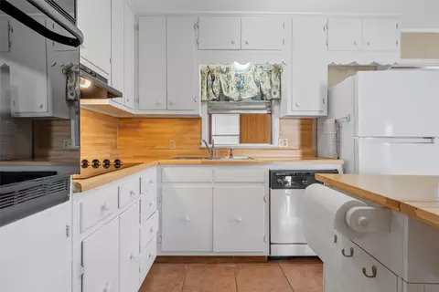 Kitchen - 2977 Old Lorena Rd, Lorena, TX 76655 photo 2 of 4