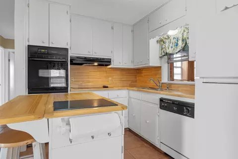 Kitchen - 2977 Old Lorena Rd, Lorena, TX 76655 photo 3 of 4