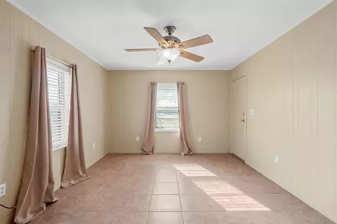 Living - 2977 Old Lorena Rd, Lorena, TX 76655 photo 3 of 4