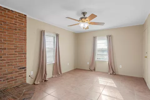 Living - 2977 Old Lorena Rd, Lorena, TX 76655 photo 2 of 4