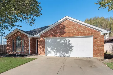 824 Bridle Trl, Saginaw, TX 76179