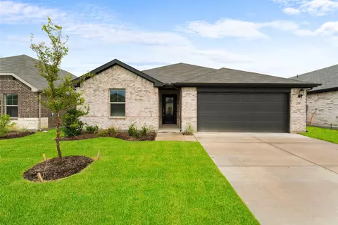 255 Sugarlands Dr, Greenville, TX 75402